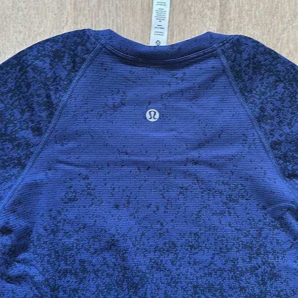 NWT swiftly tech long sleeve gradient block psychic/true navy size 4 lululemon - Picture 7 of 15